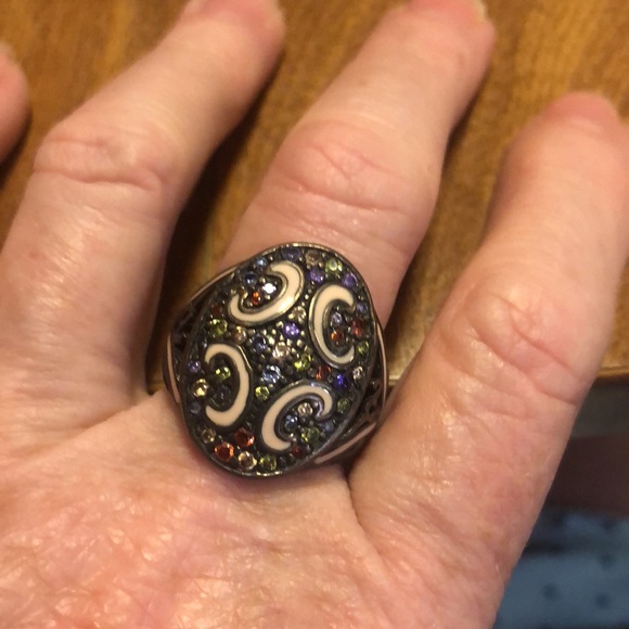 Pretty Costume Rhinestone Ring - Picture 13 of 16